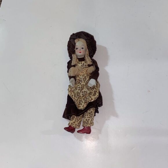 VTG,Russ Jessica Handmade Doll Ceramic Collectible with Brown Dress & Red Shoes - Picture 6 of 8